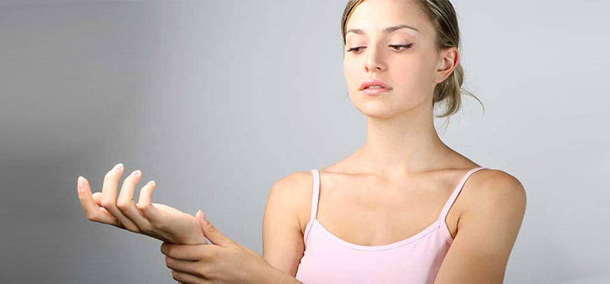 patient needing carpal tunnel syndrome treatment in San Clemente CA